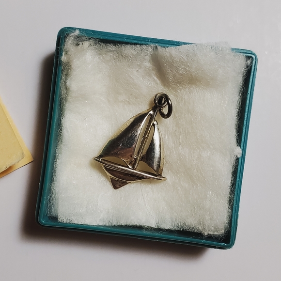 Small Vintage Sterling Silver Sailboat Pendant Charm - Picture 2 of 6